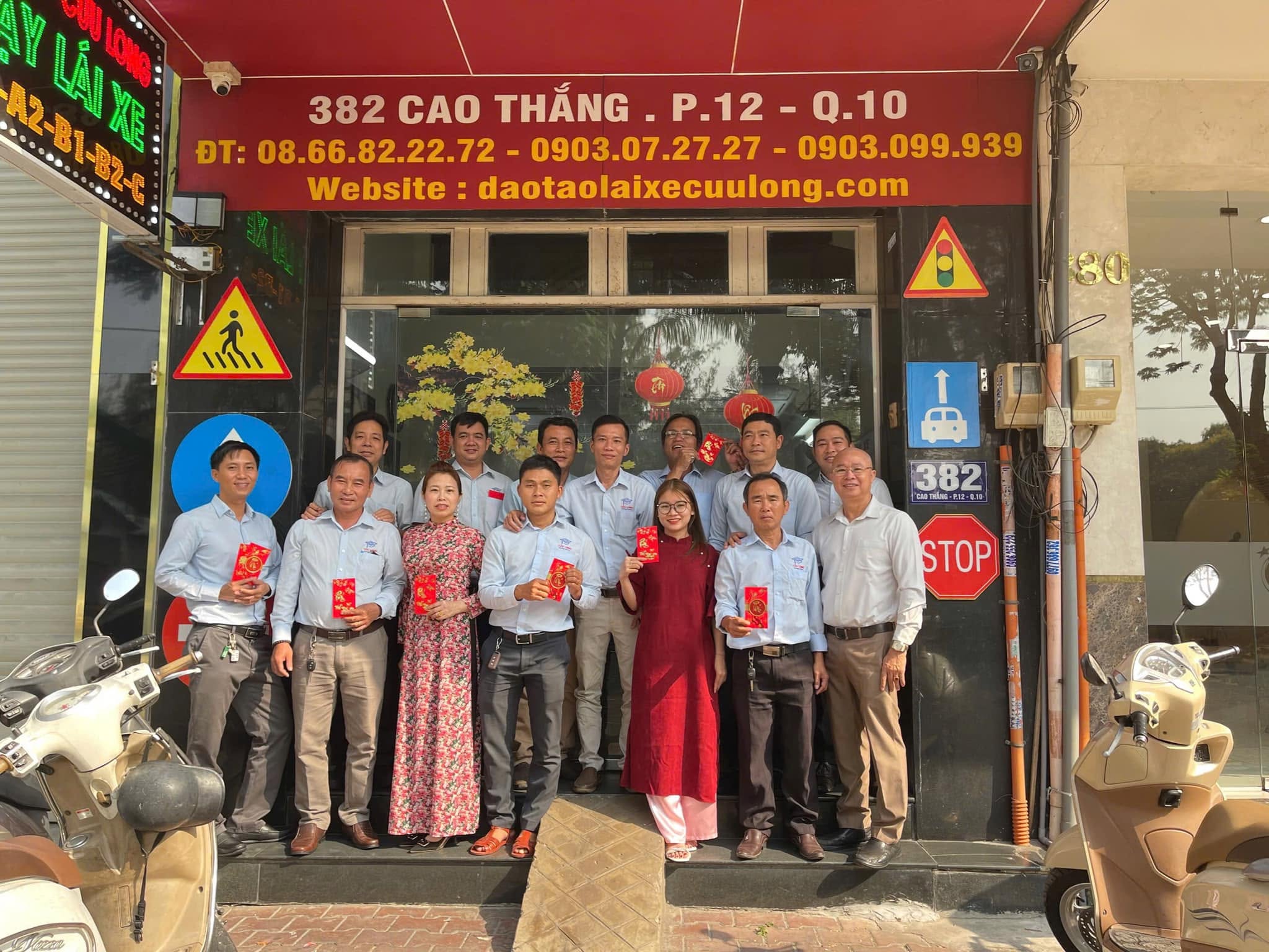 Học viên thực hành lái xe tại trung tâm Cửu Long