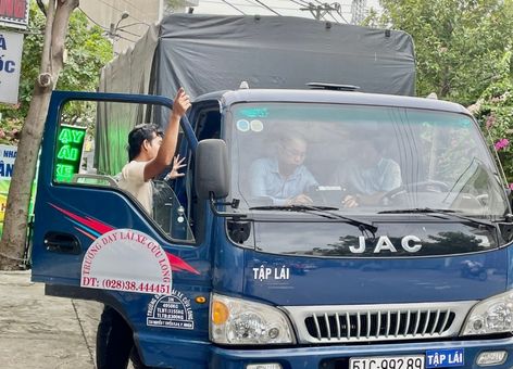 Nên thi bằng lái B1 hay B2 ? Có khác biệt gì ?